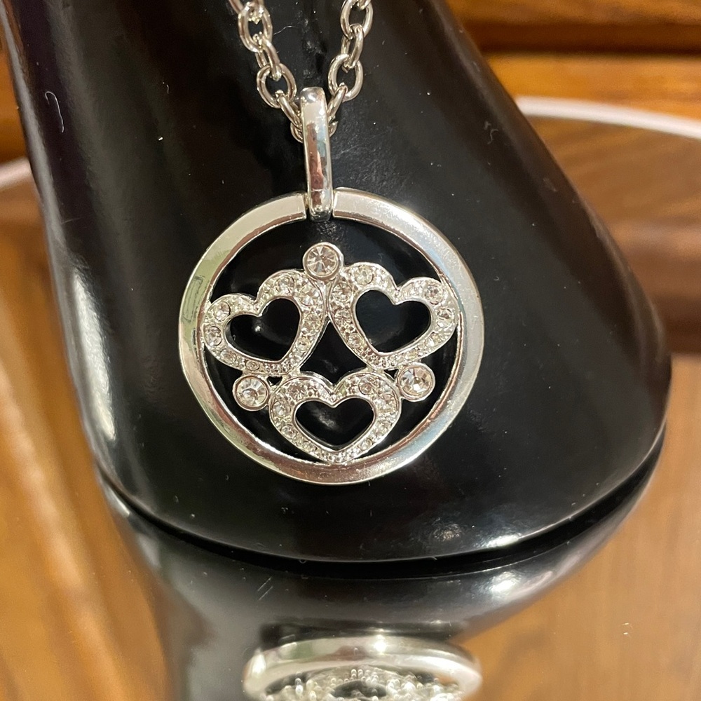 Avon Vintage Openwork
Heart Pendant
Necklace Silver Tone